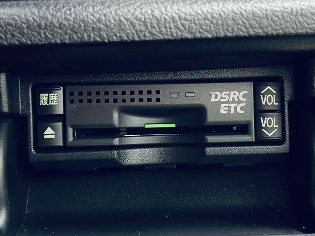 クラウンハイブリッド ロイヤルサルーン ブラックスタイル 禁煙車/ムーンルーフ/PCS/アダブティブクルーズコントロール/パノラミックビューモニター/フルセグ付純正HDDナビ/DVD可/Bluetooth/純正17インチAW/シートヒーター/パワーシート/(15枚目)