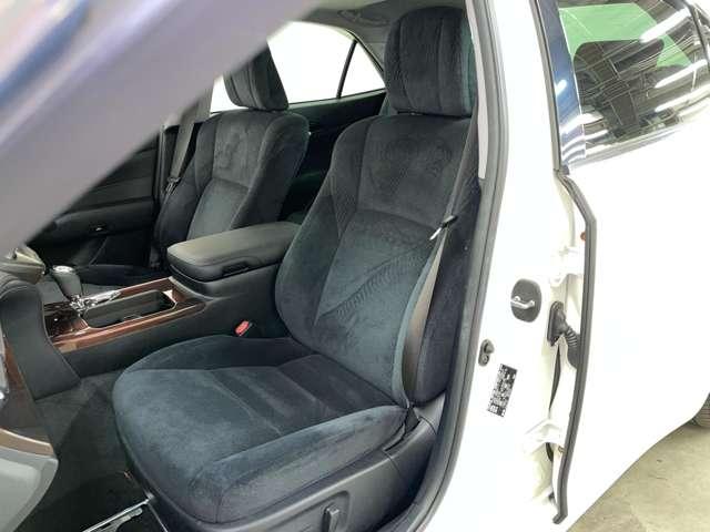 クラウンハイブリッド ロイヤルサルーン ブラックスタイル 禁煙車/ムーンルーフ/PCS/アダブティブクルーズコントロール/パノラミックビューモニター/フルセグ付純正HDDナビ/DVD可/Bluetooth/純正17インチAW/シートヒーター/パワーシート/(17枚目)