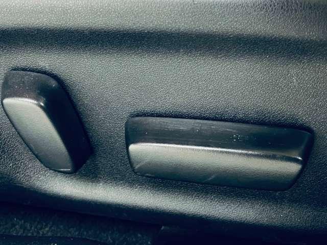 クラウンハイブリッド ロイヤルサルーン ブラックスタイル 禁煙車/ムーンルーフ/PCS/アダブティブクルーズコントロール/パノラミックビューモニター/フルセグ付純正HDDナビ/DVD可/Bluetooth/純正17インチAW/シートヒーター/パワーシート/(18枚目)