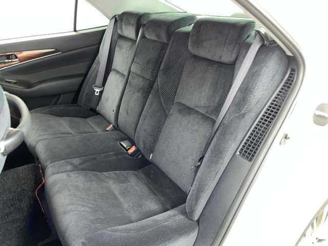 クラウンハイブリッド ロイヤルサルーン ブラックスタイル 禁煙車/ムーンルーフ/PCS/アダブティブクルーズコントロール/パノラミックビューモニター/フルセグ付純正HDDナビ/DVD可/Bluetooth/純正17インチAW/シートヒーター/パワーシート/(20枚目)