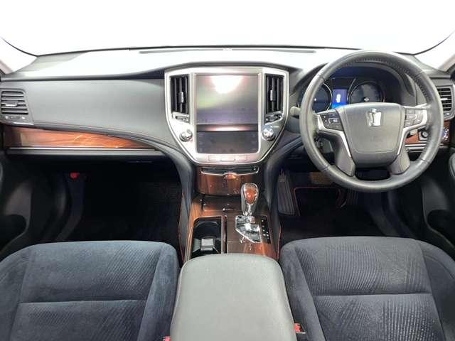 クラウンハイブリッド ロイヤルサルーン ブラックスタイル 禁煙車/ムーンルーフ/PCS/アダブティブクルーズコントロール/パノラミックビューモニター/フルセグ付純正HDDナビ/DVD可/Bluetooth/純正17インチAW/シートヒーター/パワーシート/(21枚目)