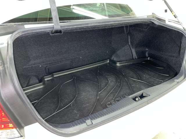 クラウンハイブリッド ロイヤルサルーン ブラックスタイル 禁煙車/ムーンルーフ/PCS/アダブティブクルーズコントロール/パノラミックビューモニター/フルセグ付純正HDDナビ/DVD可/Bluetooth/純正17インチAW/シートヒーター/パワーシート/(24枚目)