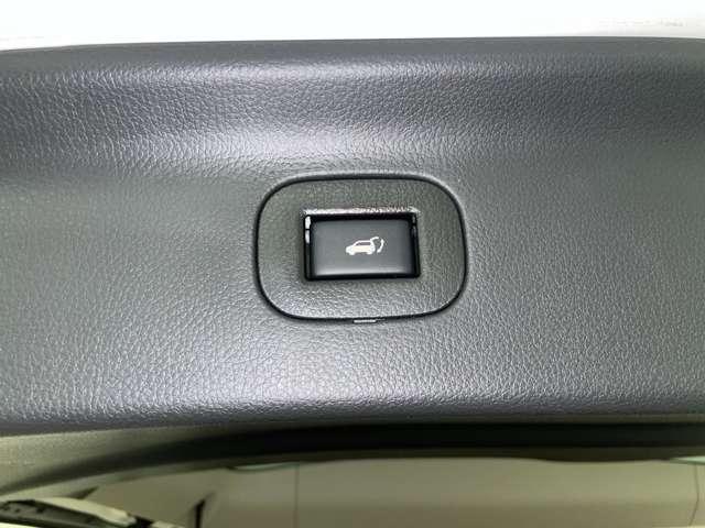 エルグランド 250ハイウェイスターSジェットブラックアバンクロム 禁煙車/ツインサンルーフ/アラウンドビューモニター/フルセグ付純正HDDナビ/DVD再生可/純正フリップタウンモニター/両側電動スライドドア/純正エアロパーツ/パワーシート/ETC/(12枚目)