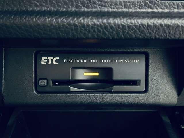エルグランド 250ハイウェイスターSジェットブラックアバンクロム 禁煙車/ツインサンルーフ/アラウンドビューモニター/フルセグ付純正HDDナビ/DVD再生可/純正フリップタウンモニター/両側電動スライドドア/純正エアロパーツ/パワーシート/ETC/(15枚目)