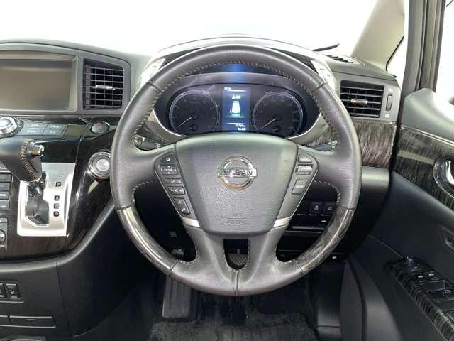 エルグランド 250ハイウェイスターSジェットブラックアバンクロム 禁煙車/ツインサンルーフ/アラウンドビューモニター/フルセグ付純正HDDナビ/DVD再生可/純正フリップタウンモニター/両側電動スライドドア/純正エアロパーツ/パワーシート/ETC/(20枚目)