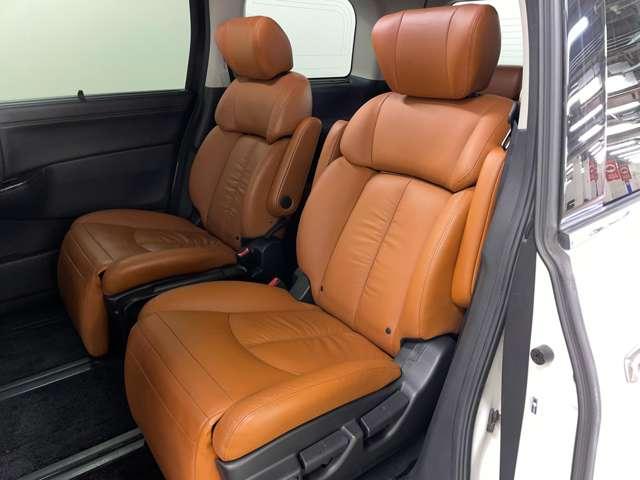 エルグランド 250ハイウェイスターSジェットブラックアバンクロム 禁煙車/ツインサンルーフ/アラウンドビューモニター/フルセグ付純正HDDナビ/DVD再生可/純正フリップタウンモニター/両側電動スライドドア/純正エアロパーツ/パワーシート/ETC/(22枚目)