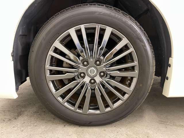 エルグランド 250ハイウェイスターSジェットブラックアバンクロム 禁煙車/ツインサンルーフ/アラウンドビューモニター/フルセグ付純正HDDナビ/DVD再生可/純正フリップタウンモニター/両側電動スライドドア/純正エアロパーツ/パワーシート/ETC/(27枚目)