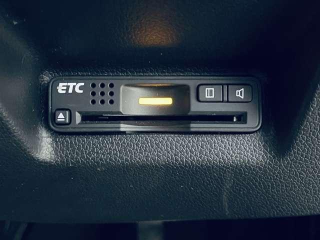 シャトル ハイブリッドXスタイルエディション 禁煙車/CTBA/クルーズコントロール/フルセグ付GATHERSインターナビ/走行中TV/DVD視聴可/Bluetooth対応/バックカメラ/純正エアロパーツ/合皮コンビシート/パドルシフト/ETC/(13枚目)