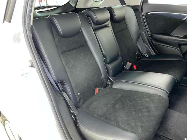 シャトル ハイブリッドXスタイルエディション 禁煙車/CTBA/クルーズコントロール/フルセグ付GATHERSインターナビ/走行中TV/DVD視聴可/Bluetooth対応/バックカメラ/純正エアロパーツ/合皮コンビシート/パドルシフト/ETC/(16枚目)