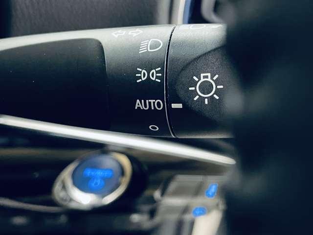 プリウス Sツーリングセレクション 禁煙車/セーフティセンス/アダブティブクルーズコントロール/フルセグ付9インチTコネクトSDナビ/DVD再生可/Bluetooth対応/バックカメラ/純正17インチAW/シートヒーター/ETC/(11枚目)