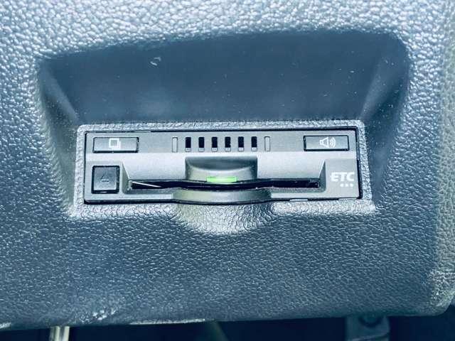 プリウス Sツーリングセレクション 禁煙車/セーフティセンス/アダブティブクルーズコントロール/フルセグ付9インチTコネクトSDナビ/DVD再生可/Bluetooth対応/バックカメラ/純正17インチAW/シートヒーター/ETC/(12枚目)