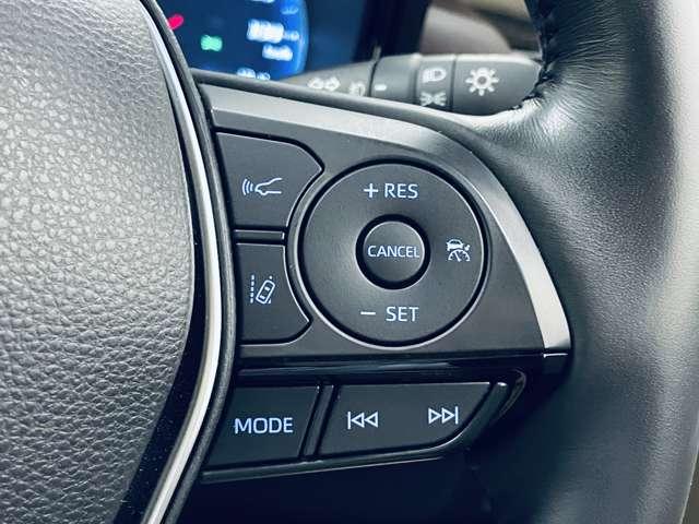 クラウンハイブリッド S Cパッケージ ワンオーナー/禁煙車/セーフティセンス/アダブティブクルーズコントロール/パノラミックビューモニター/フルセグ付純正ナビ/DVD/BD再生可/Bluetooth/純正17インチAW/BSM/HUD/(6枚目)