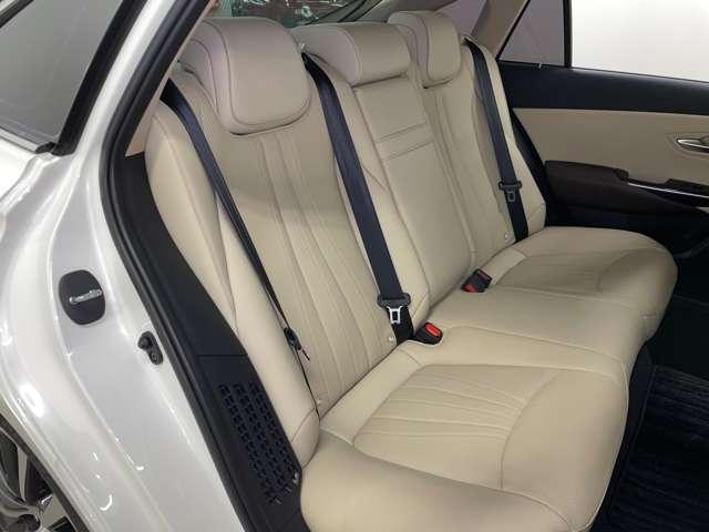 クラウンハイブリッド S Cパッケージ ワンオーナー/禁煙車/セーフティセンス/アダブティブクルーズコントロール/パノラミックビューモニター/フルセグ付純正ナビ/DVD/BD再生可/Bluetooth/純正17インチAW/BSM/HUD/(20枚目)