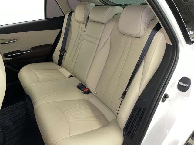 クラウンハイブリッド S Cパッケージ ワンオーナー/禁煙車/セーフティセンス/アダブティブクルーズコントロール/パノラミックビューモニター/フルセグ付純正ナビ/DVD/BD再生可/Bluetooth/純正17インチAW/BSM/HUD/(21枚目)