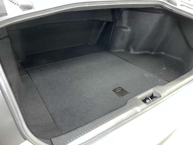 クラウンハイブリッド S Cパッケージ ワンオーナー/禁煙車/セーフティセンス/アダブティブクルーズコントロール/パノラミックビューモニター/フルセグ付純正ナビ/DVD/BD再生可/Bluetooth/純正17インチAW/BSM/HUD/(25枚目)