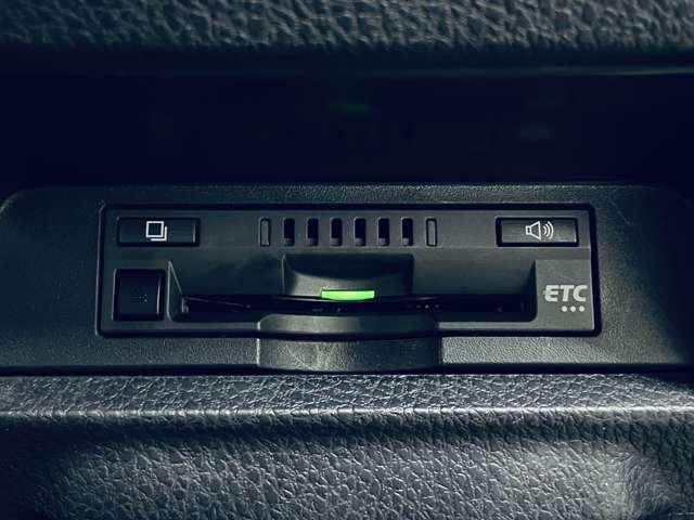 エスクァイア ハイブリッドGi プレミアムパッケージ 禁煙車/セーフティセンス/純正12.1インチフリップタウンモニター/フルセグ付9インチTコネクトSDナビ/DVD再生可/Bluetooth対応/バックカメラ/純正AW/ヒーター付合皮コンビシート/(14枚目)