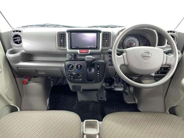 内装はベージュを基調としており、落ち着いた雰囲気を演出しています！