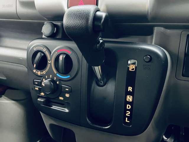 「インパネシフト」　インパネシフトを採用♪足元のスペースを有効活用できます♪