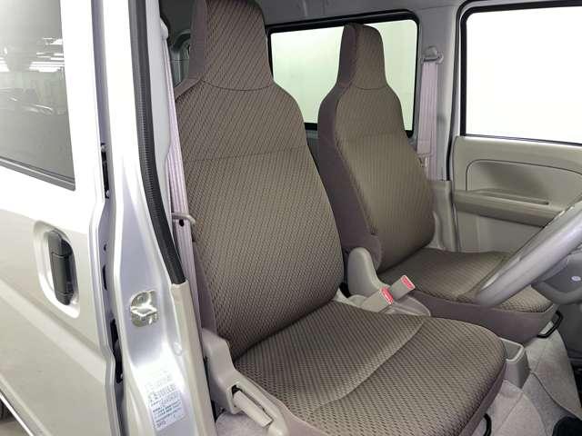 「運転席」　シートなどの状態も良く、目立つような傷や汚れはありません♪