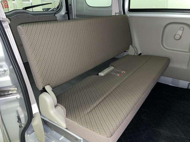 「後席シート」　使用感が少な目で、キレイな状態です♪