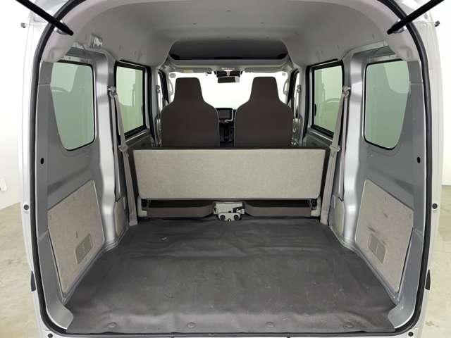 「ラゲッジスペース」　開口部が大きいので大きな荷物が容易に積み込めます♪