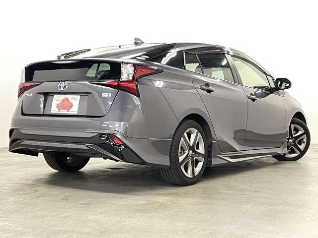 プリウス Ｓツーリングセレクション　禁煙車／セーフティセンス／アダブティブクルーズコントロール／フルセグ付ＴコネクトＳＤナビ／走行中ＴＶ／ＤＶＤ視聴可／Ｂｌｕｅｔｏｏｔｈ対応／バックカメラ／モデリスタアンダーエアロ／クリアランスソナー／（5枚目）