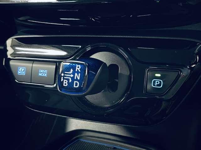 プリウス Ｓツーリングセレクション　禁煙車／セーフティセンス／アダブティブクルーズコントロール／フルセグ付ＴコネクトＳＤナビ／走行中ＴＶ／ＤＶＤ視聴可／Ｂｌｕｅｔｏｏｔｈ対応／バックカメラ／モデリスタアンダーエアロ／クリアランスソナー／（22枚目）