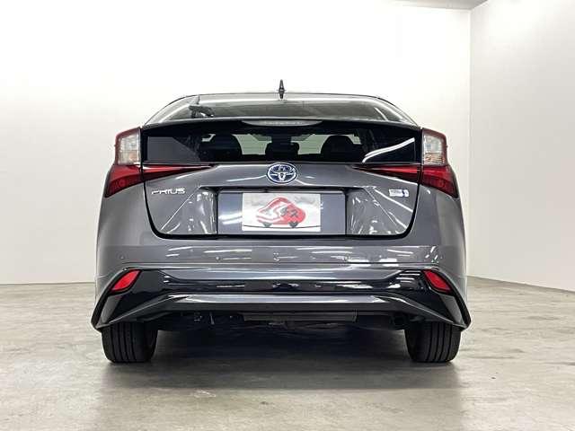 プリウス Ｓツーリングセレクション　禁煙車／セーフティセンス／アダブティブクルーズコントロール／フルセグ付ＴコネクトＳＤナビ／走行中ＴＶ／ＤＶＤ視聴可／Ｂｌｕｅｔｏｏｔｈ対応／バックカメラ／モデリスタアンダーエアロ／クリアランスソナー／（35枚目）