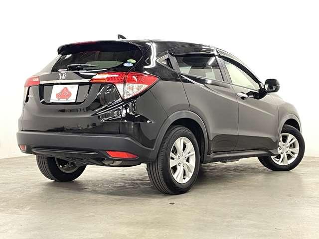 ヴェゼル Ｘ・ホンダセンシング　禁煙車／ホンダセンシング／アダブティブクルーズコントロール／ワンセグ付ケンウッドナビ／走行中ＴＶ／ＤＶＤ視聴可／バックカメラ／ＬＥＤヘッドライト／アイドリングストップ／純正ＡＷ／革巻ステアリング／（5枚目）