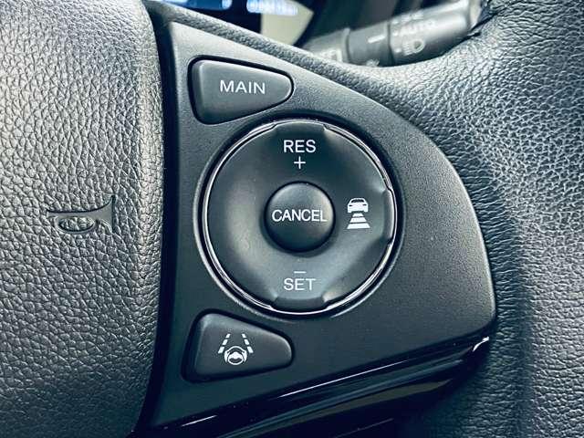 ヴェゼル Ｘ・ホンダセンシング　禁煙車／ホンダセンシング／アダブティブクルーズコントロール／ワンセグ付ケンウッドナビ／走行中ＴＶ／ＤＶＤ視聴可／バックカメラ／ＬＥＤヘッドライト／アイドリングストップ／純正ＡＷ／革巻ステアリング／（8枚目）