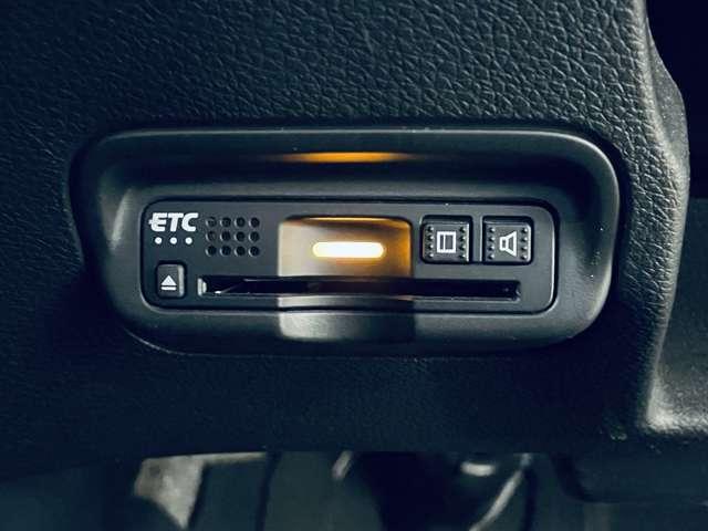 ヴェゼル Ｘ・ホンダセンシング　禁煙車／ホンダセンシング／アダブティブクルーズコントロール／ワンセグ付ケンウッドナビ／走行中ＴＶ／ＤＶＤ視聴可／バックカメラ／ＬＥＤヘッドライト／アイドリングストップ／純正ＡＷ／革巻ステアリング／（11枚目）