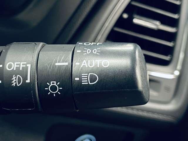 ヴェゼル Ｘ・ホンダセンシング　禁煙車／ホンダセンシング／アダブティブクルーズコントロール／ワンセグ付ケンウッドナビ／走行中ＴＶ／ＤＶＤ視聴可／バックカメラ／ＬＥＤヘッドライト／アイドリングストップ／純正ＡＷ／革巻ステアリング／（12枚目）