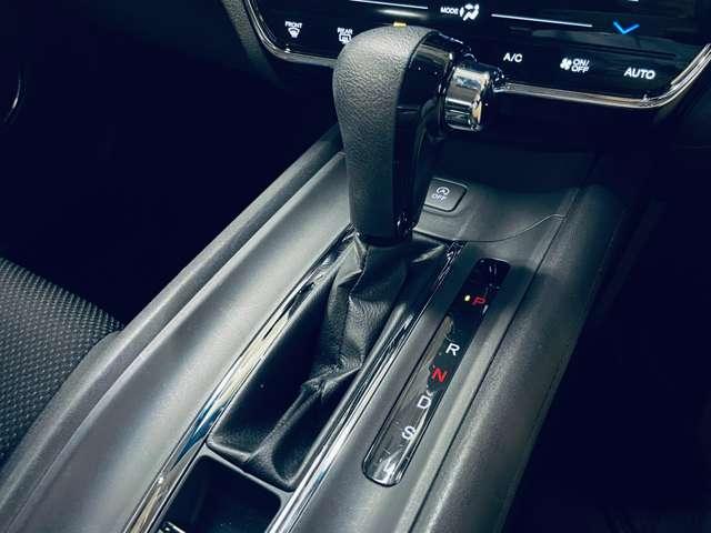 ヴェゼル Ｘ・ホンダセンシング　禁煙車／ホンダセンシング／アダブティブクルーズコントロール／ワンセグ付ケンウッドナビ／走行中ＴＶ／ＤＶＤ視聴可／バックカメラ／ＬＥＤヘッドライト／アイドリングストップ／純正ＡＷ／革巻ステアリング／（14枚目）