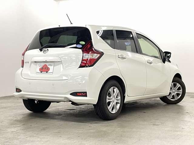 ノート Ｘ　禁煙車／エマージェンシーブレーキ／アラウンドビューモニター／ワンセグ付カロッツェリアナビ／ＤＶＤ再生可／Ｂｌｕｅｔｏｏｔｈ対応／アイドリングストップ／インテリジェントキー／オートライト／ＥＴＣ／（5枚目）