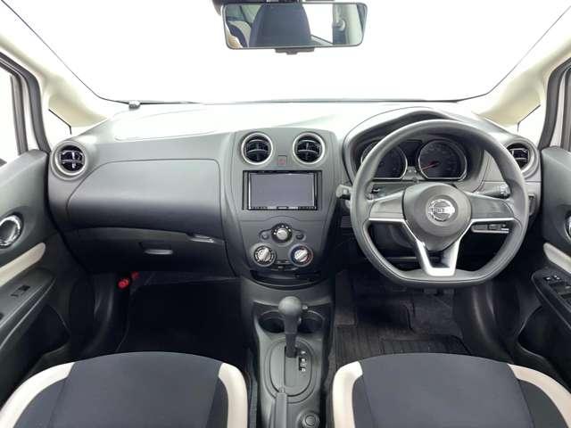 ノート Ｘ　禁煙車／エマージェンシーブレーキ／アラウンドビューモニター／ワンセグ付カロッツェリアナビ／ＤＶＤ再生可／Ｂｌｕｅｔｏｏｔｈ対応／アイドリングストップ／インテリジェントキー／オートライト／ＥＴＣ／（6枚目）