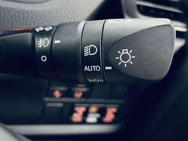 ヴォクシー 2.0ZS煌III 7名 フルセグ付9インチTコネクトSDナビ!走行中TV/DVD視聴可!BT!バックガイドM!セーフティセンス!アイドリングストップ!両側パワスラ!純正AW!合皮コンビシート!革巻ステアリ(14枚目)