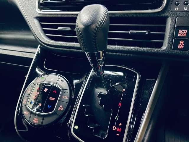 ヴォクシー 2.0ZS煌III 7名 フルセグ付9インチTコネクトSDナビ!走行中TV/DVD視聴可!BT!バックガイドM!セーフティセンス!アイドリングストップ!両側パワスラ!純正AW!合皮コンビシート!革巻ステアリ(19枚目)