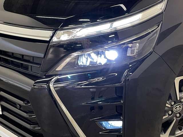 ヴォクシー 2.0ZS煌III 7名 フルセグ付9インチTコネクトSDナビ!走行中TV/DVD視聴可!BT!バックガイドM!セーフティセンス!アイドリングストップ!両側パワスラ!純正AW!合皮コンビシート!革巻ステアリ(26枚目)