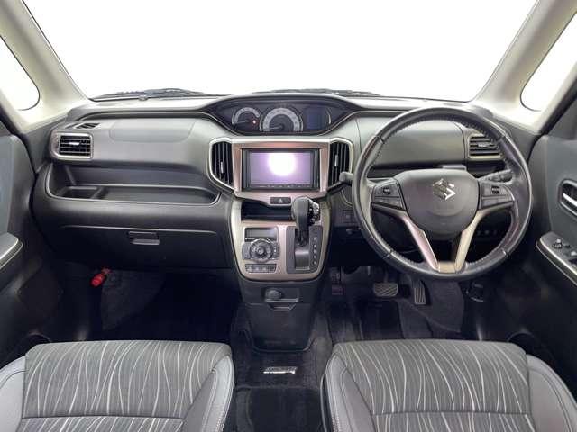 「内装」黒色を基調としており、落ち着いた雰囲気を演出しています！