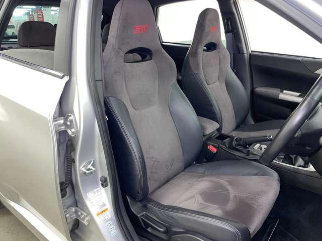 インプレッサ WRX STi 禁煙車!6速マニュアル!EJ20ターボエンジン!純正18インチアルミホイール!純正HDDナビ!ブーストメーター!ETC!スマートキー!ディスチャージヘッドライト!フォグ!ウインカーミラー!(14枚目)