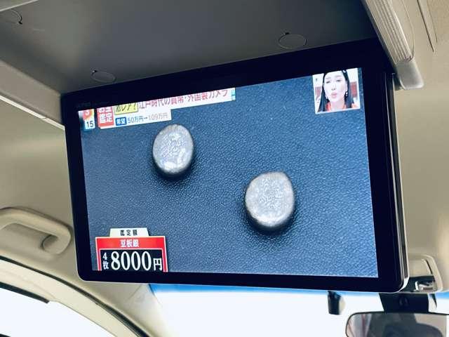 「フリップダウンモニター」ＴＶやＤＶＤを視聴できるので、後席の家族を飽きさせません！