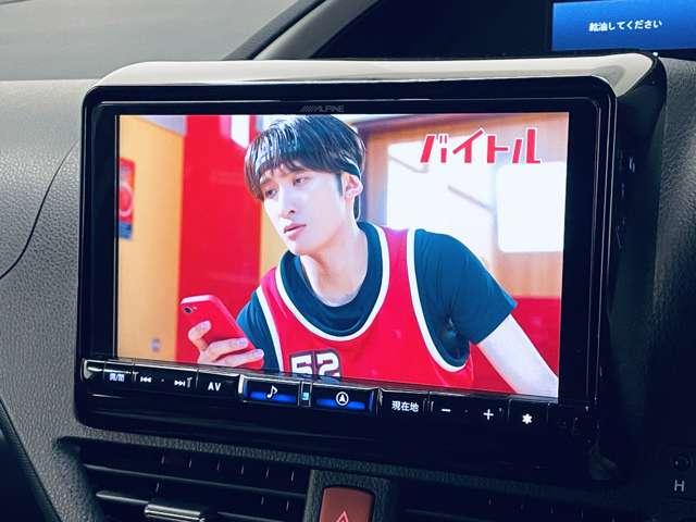 ヴォクシー ハイブリッドＺＳ　煌ＩＩＩ　フルセグ付アルパイン９インチナビ！走行中ＴＶ／ＤＶＤ視聴可！ＢＴ！バックカメラ！アルパインＦＤＭ！セーフティセンス！両側パワスラ！純正ＡＷ！ヒーター付合皮コンビシート！（9枚目）