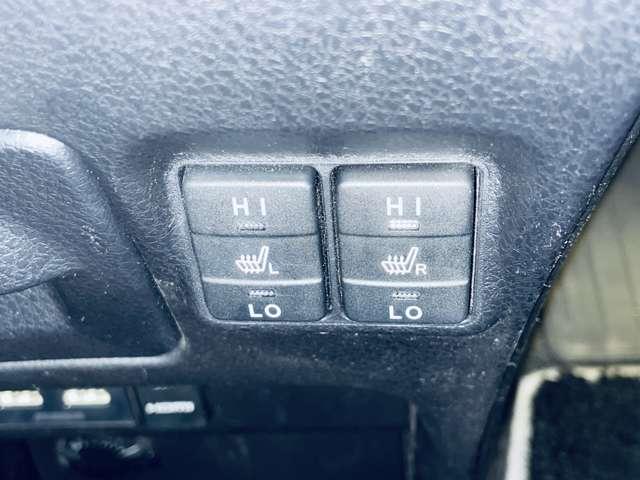 ヴォクシー ハイブリッドＺＳ　煌ＩＩＩ　フルセグ付アルパイン９インチナビ！走行中ＴＶ／ＤＶＤ視聴可！ＢＴ！バックカメラ！アルパインＦＤＭ！セーフティセンス！両側パワスラ！純正ＡＷ！ヒーター付合皮コンビシート！（13枚目）