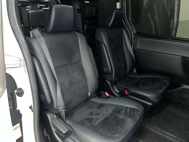 ヴォクシー ハイブリッドＺＳ　煌ＩＩＩ　フルセグ付アルパイン９インチナビ！走行中ＴＶ／ＤＶＤ視聴可！ＢＴ！バックカメラ！アルパインＦＤＭ！セーフティセンス！両側パワスラ！純正ＡＷ！ヒーター付合皮コンビシート！（18枚目）