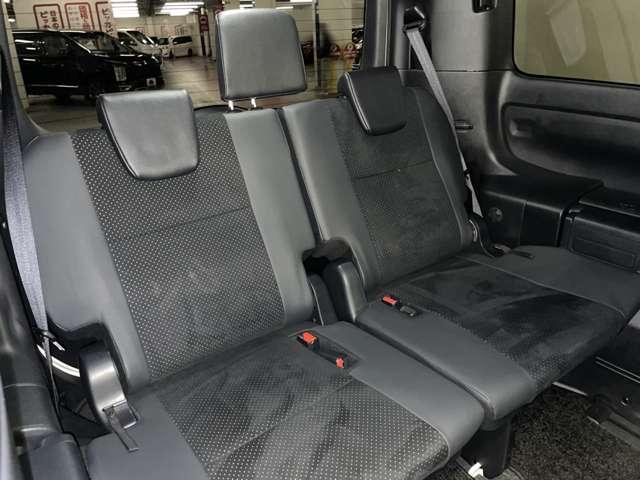 ヴォクシー ハイブリッドＺＳ　煌ＩＩＩ　フルセグ付アルパイン９インチナビ！走行中ＴＶ／ＤＶＤ視聴可！ＢＴ！バックカメラ！アルパインＦＤＭ！セーフティセンス！両側パワスラ！純正ＡＷ！ヒーター付合皮コンビシート！（20枚目）