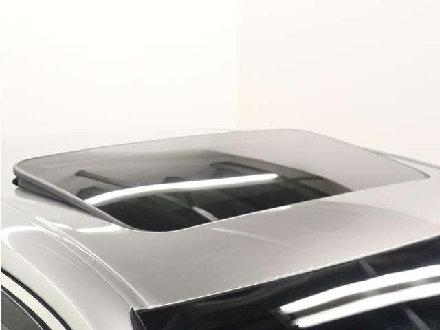 ＥＳ ＥＳ３００ｈ　Ｆスポーツ　フルセグ付純正１２．３インチディスプレイ！ＤＶＤ／ＢＤ再生可！パノラミックビューＭ！セーフティシステム＋！ムーンルーフ！Ｐトランク！純正１９インチＡＷ！ベンチレーター付フレアレッドＬ－ＴＥＸシート！（6枚目）