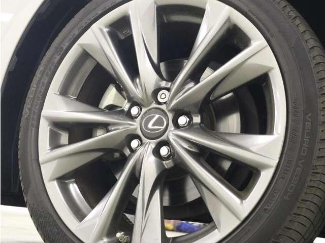 ＥＳ ＥＳ３００ｈ　Ｆスポーツ　フルセグ付純正１２．３インチディスプレイ！ＤＶＤ／ＢＤ再生可！パノラミックビューＭ！セーフティシステム＋！ムーンルーフ！Ｐトランク！純正１９インチＡＷ！ベンチレーター付フレアレッドＬ－ＴＥＸシート！（7枚目）