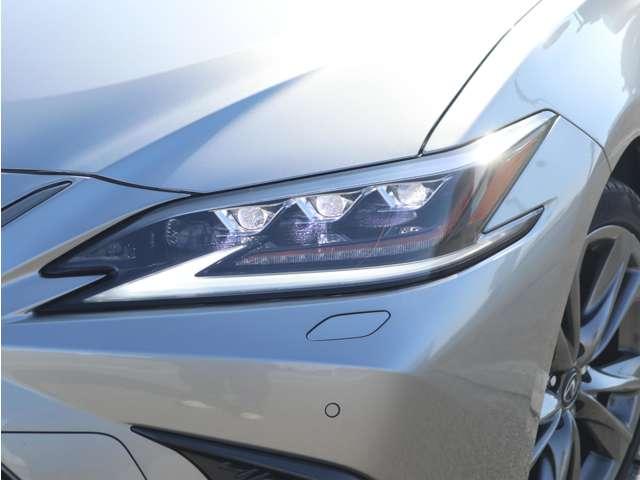 ＥＳ ＥＳ３００ｈ　Ｆスポーツ　フルセグ付純正１２．３インチディスプレイ！ＤＶＤ／ＢＤ再生可！パノラミックビューＭ！セーフティシステム＋！ムーンルーフ！Ｐトランク！純正１９インチＡＷ！ベンチレーター付フレアレッドＬ－ＴＥＸシート！（9枚目）