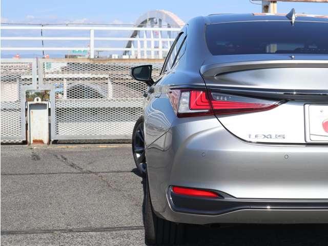 ＥＳ ＥＳ３００ｈ　Ｆスポーツ　フルセグ付純正１２．３インチディスプレイ！ＤＶＤ／ＢＤ再生可！パノラミックビューＭ！セーフティシステム＋！ムーンルーフ！Ｐトランク！純正１９インチＡＷ！ベンチレーター付フレアレッドＬ－ＴＥＸシート！（36枚目）