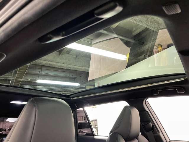 カローラクロス ハイブリッド　Ｚ　フルセグ付９インチディスプレイ！走行中ＤＶＤ再生可！ＢＴ！バックカメラ！セーフティセンス！パノラマルーフ！Ｐバックドア！純正１８インチＡＷ！ヒーター付ハーフレザーシート！Ｄ席Ｐシート！禁煙車！（7枚目）